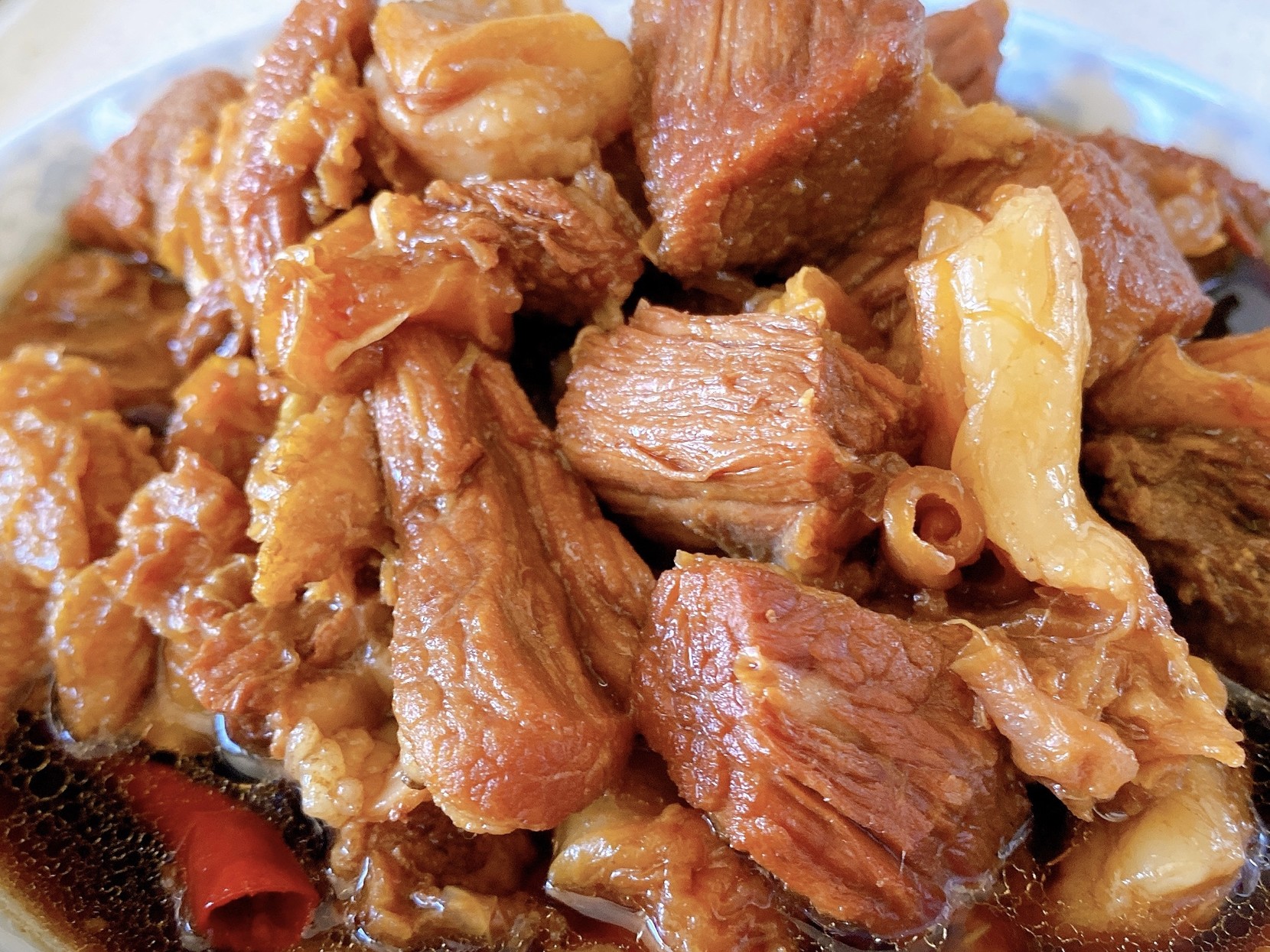 牛肉怎样炖更好吃？大厨教你3个小技巧，软烂鲜香，好吃没有腥味