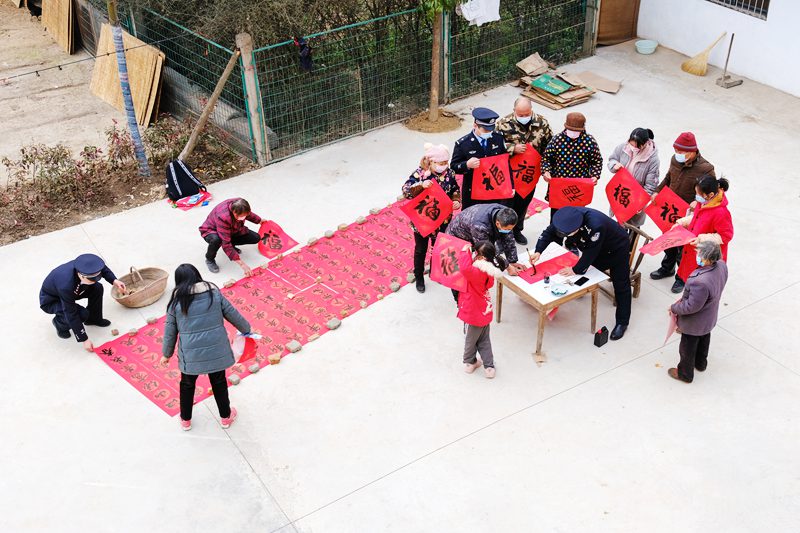 写春联 送祝福（组图）