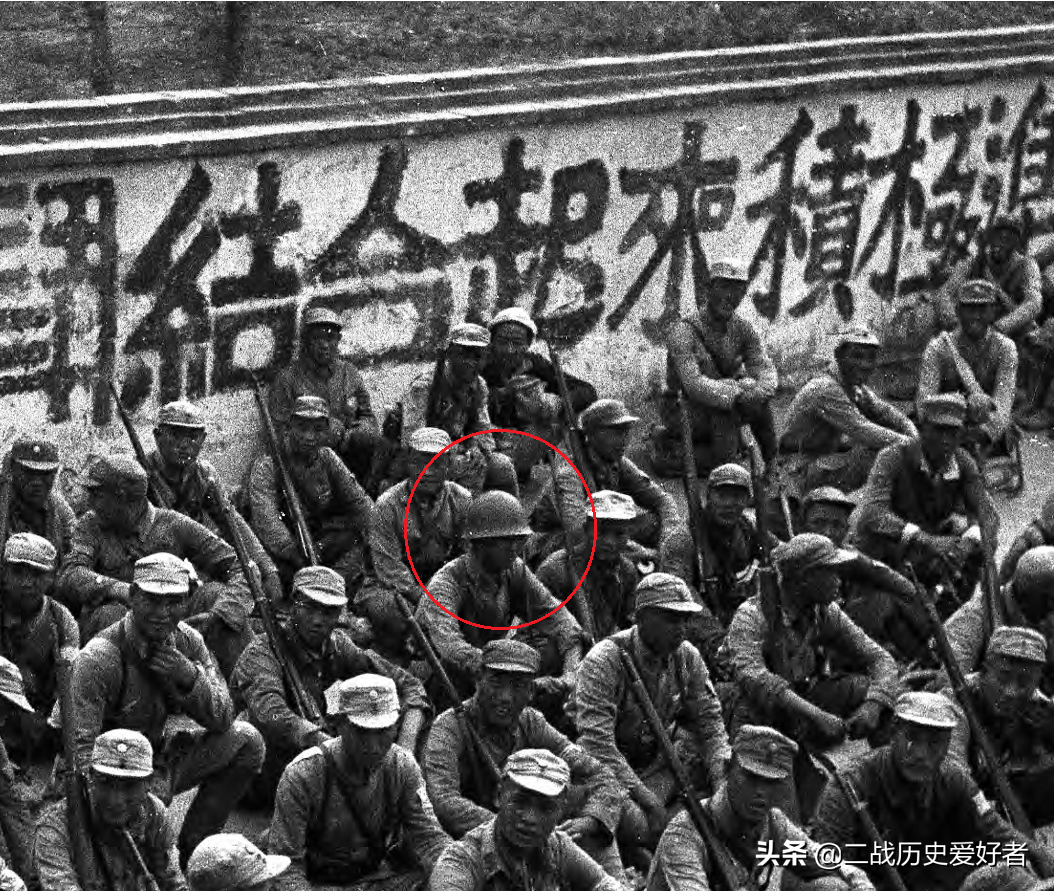 真实八路军士兵照片，装备简陋，66个人才有2顶钢盔