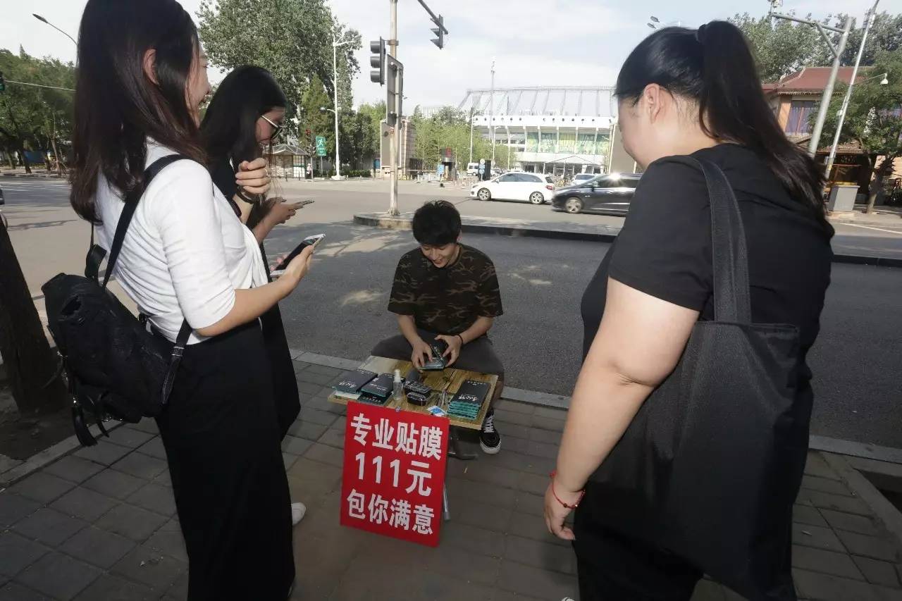 每10个人就有8个人用iPhone，为什么美国人从不贴膜
