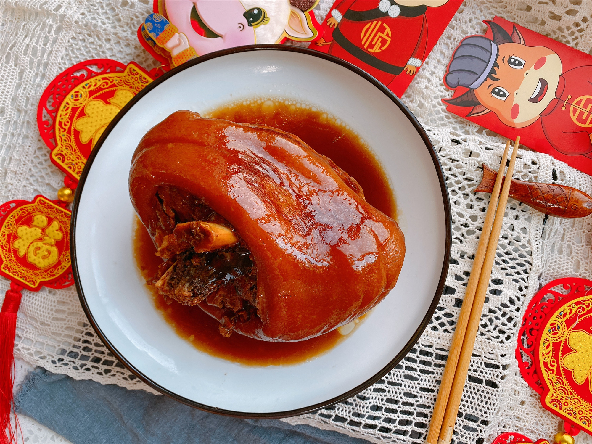 年夜飯硬菜紅燒蹄髈，簡單3步，燉的軟糯脫骨，大口吃肉真過癮