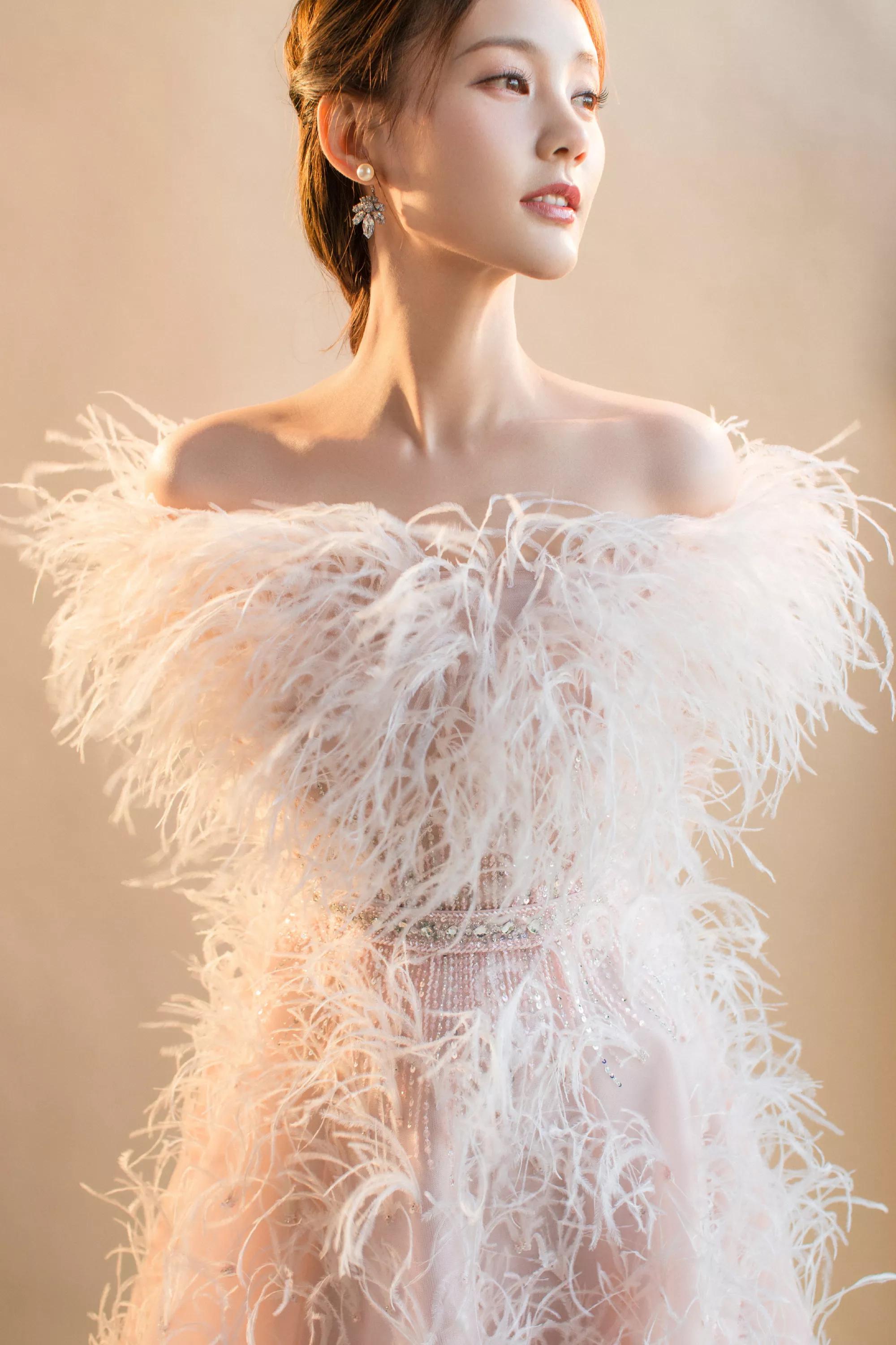 Li Yitong: Photo atlas