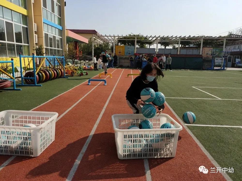 临沂市兰山经济开发区中心幼儿园召开教师趣味运动会