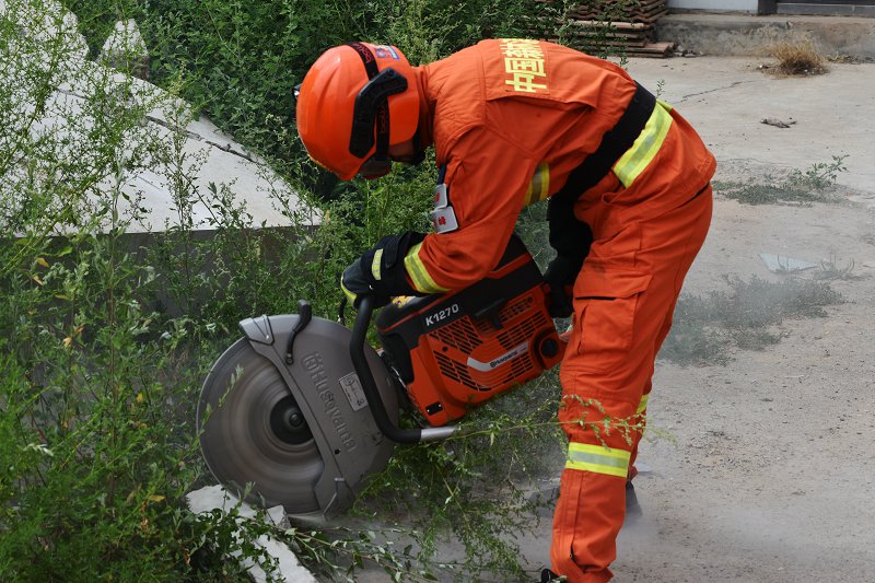 甘肃平凉：聚焦使命任务，纵深推进地震救援专项训练