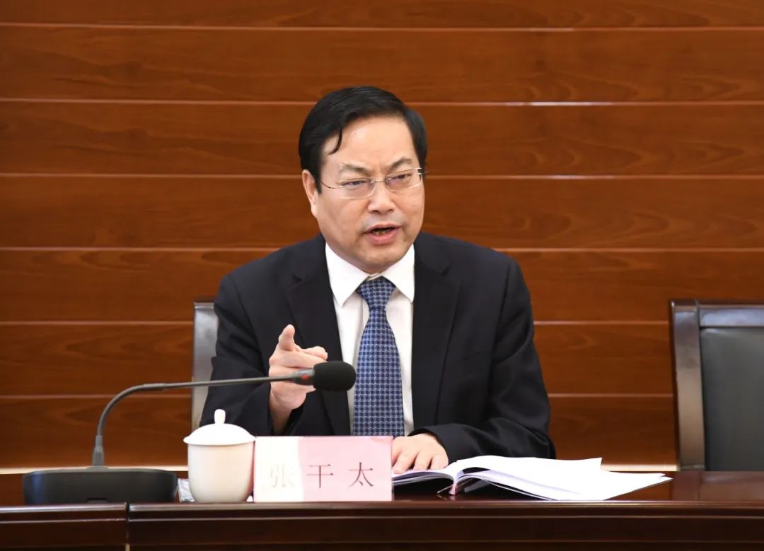市五届人大常委会举行第四十四次会议《怀化市机动车停车条例（草案）》进入二审阶段
