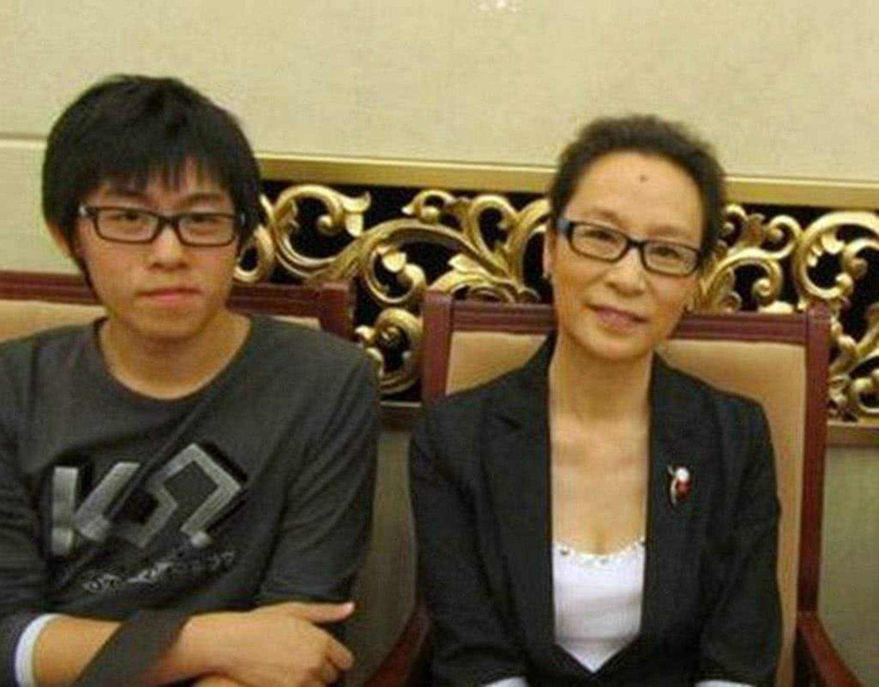 她是国家一级演员，39岁高龄产子后遭抛弃，现今