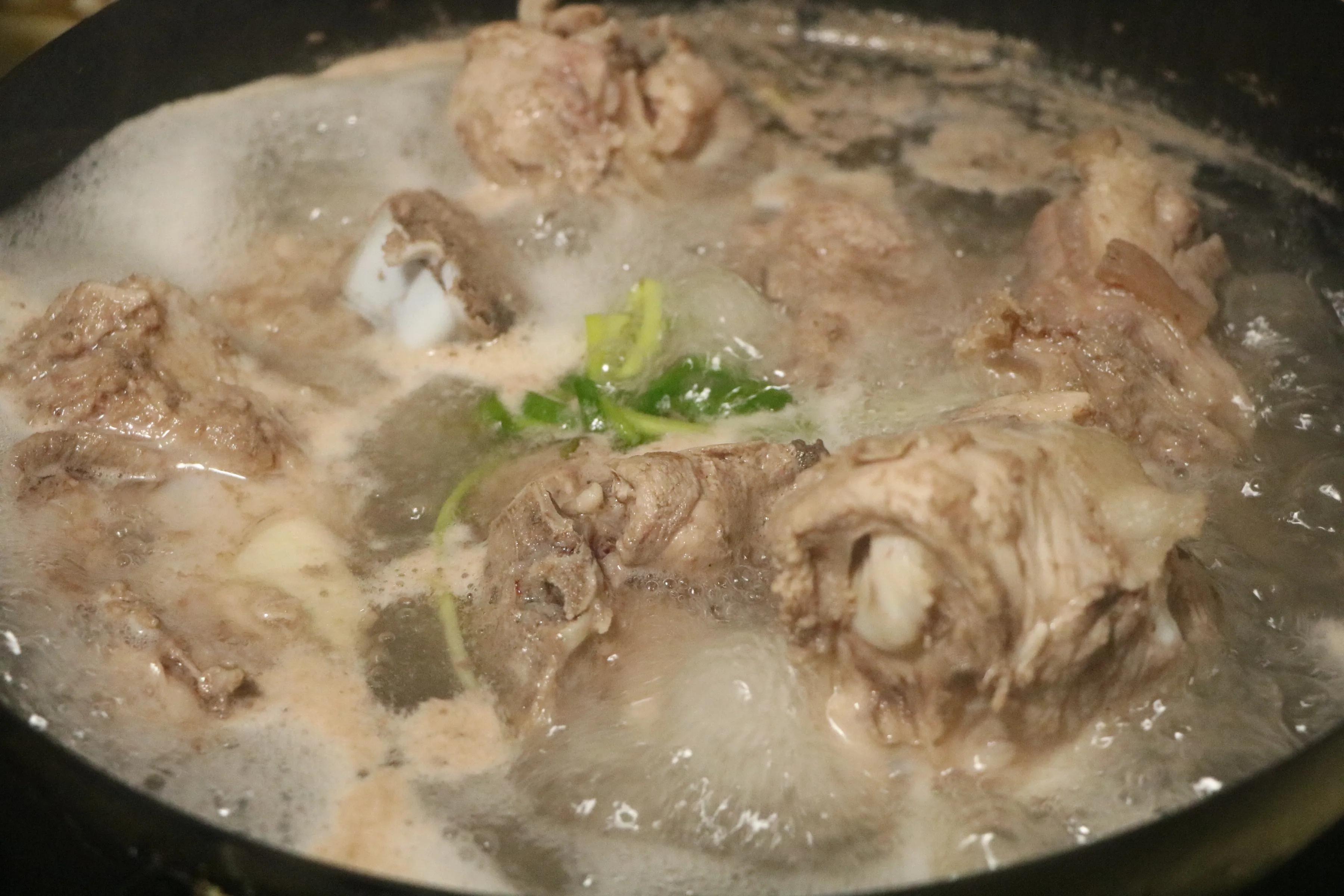 家庭版本的卤棒骨，每次卤一大锅瞬间被抢光，解馋更过瘾！香