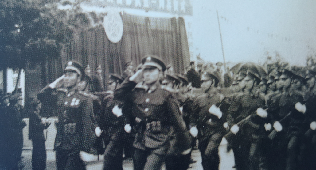 1985年百万裁军，邓小平拿领导干部开刀，2年完成后成效如何