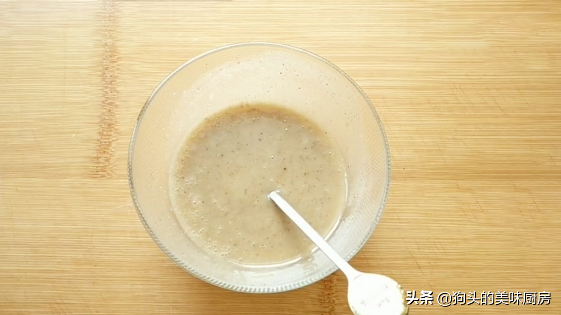 外面賣4元一個的鮮肉餅，一口鍋就能做，十塊做好幾個，先收藏了