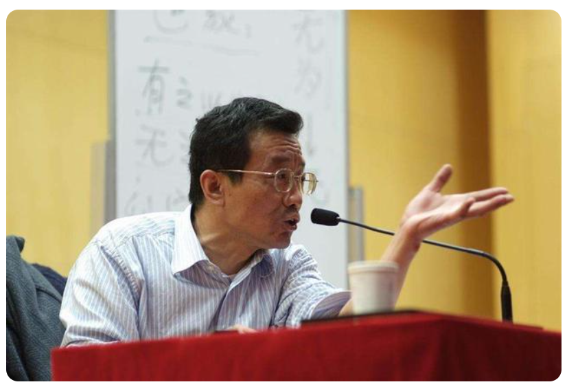 大学教授在课堂上吸烟，不是什么不得了的事