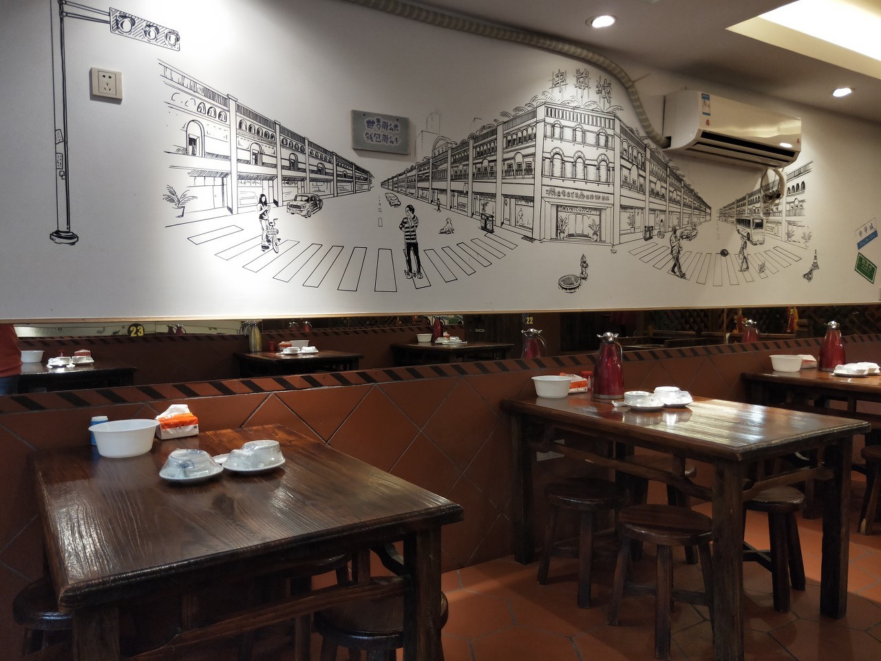 吃“霸王餐“逃跑摔伤反向餐馆索赔案