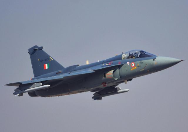 新年首摔！印度空军司令刚在媒体叫嚣对抗，自家战机上演光速打脸