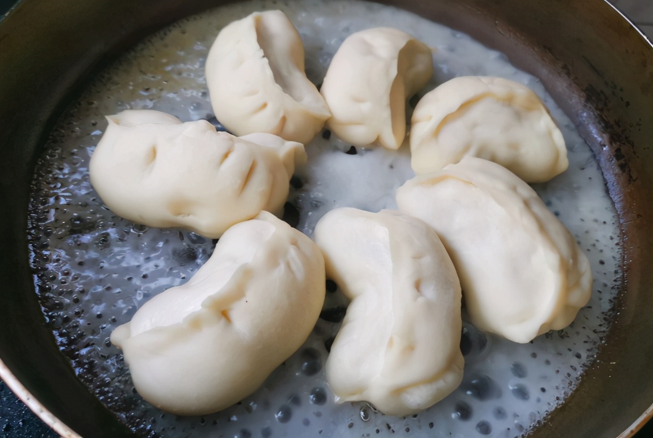 水煎包怎麼做才好吃？ 分享詳細製作過程，鬆軟鮮香，底部焦黃不糊