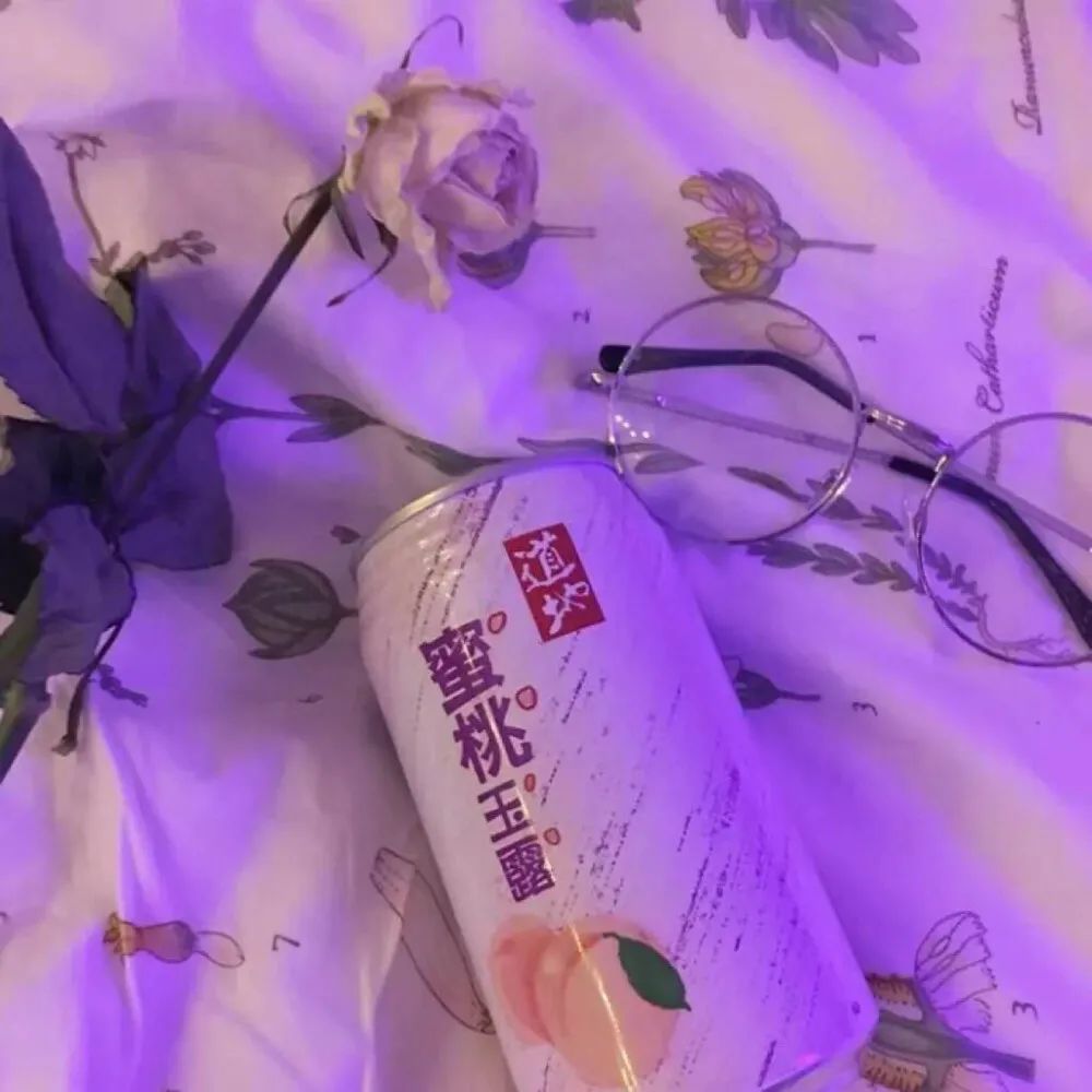 背景圖：見你驚鴻一面，得以窺見天光