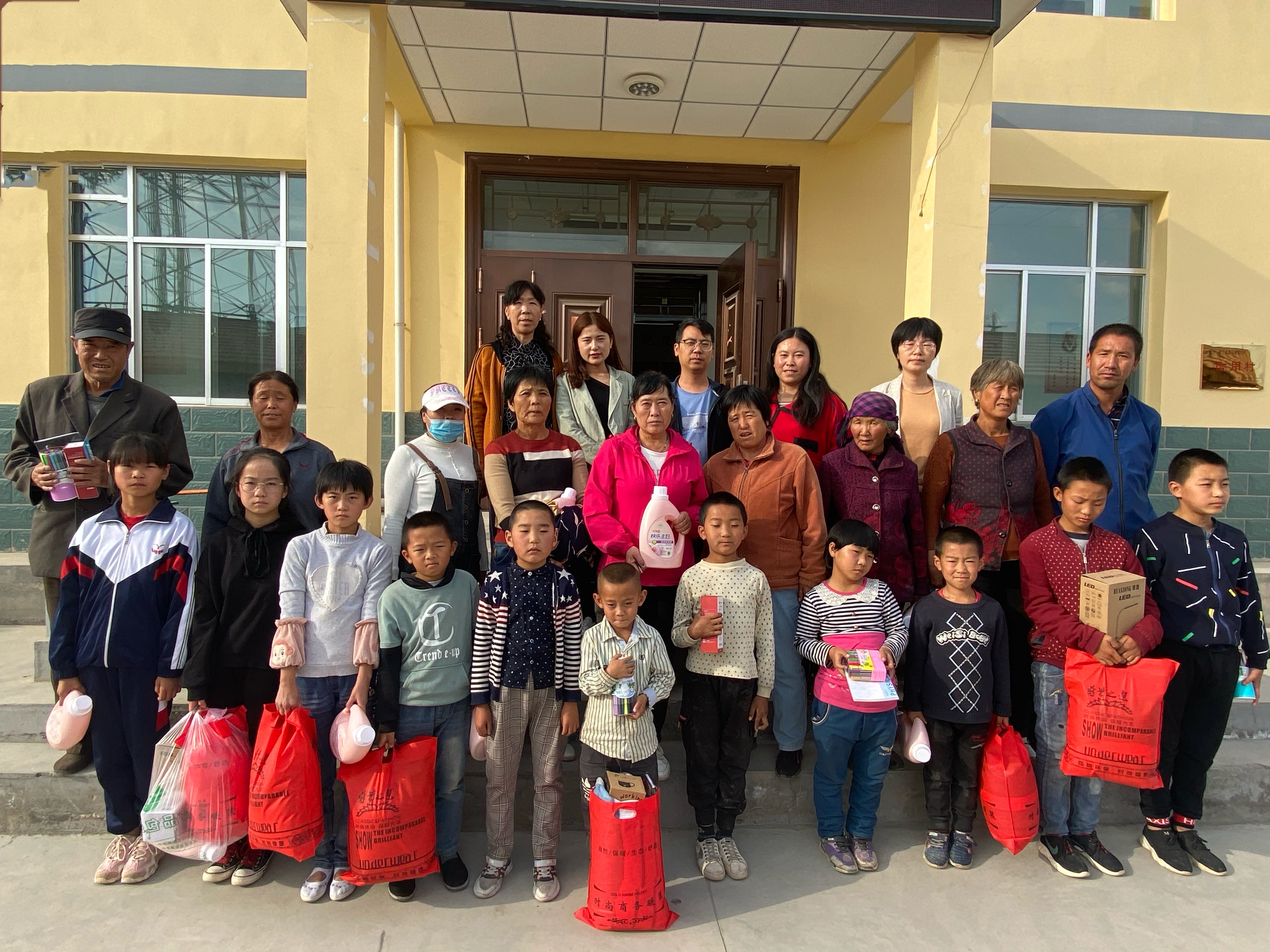 ˫��ο�������� ���йػ�ѧ���ġ��������غ�ʯ��չ��ǰο������ѧ��־Ը����