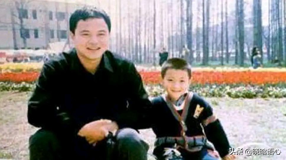 黄子韬八月曾为父亲祈福：褪去明星的光环，他也是一名普通的孝子