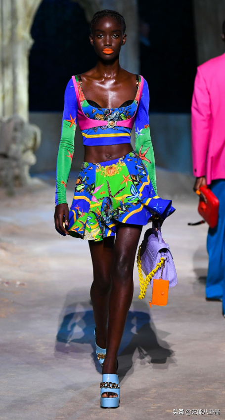 《浪姐2》女明星都好有钱！杨钰莹耳环36万，张