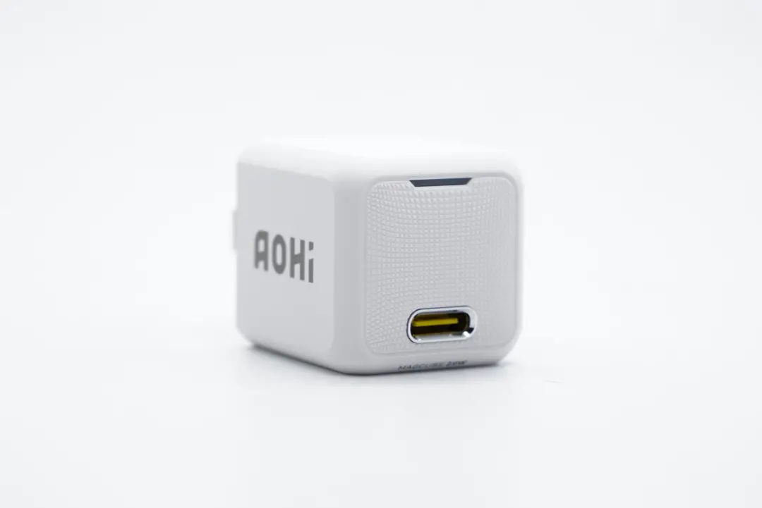 iPhone 13新机即将发布，35家工厂推出上百款快充新品