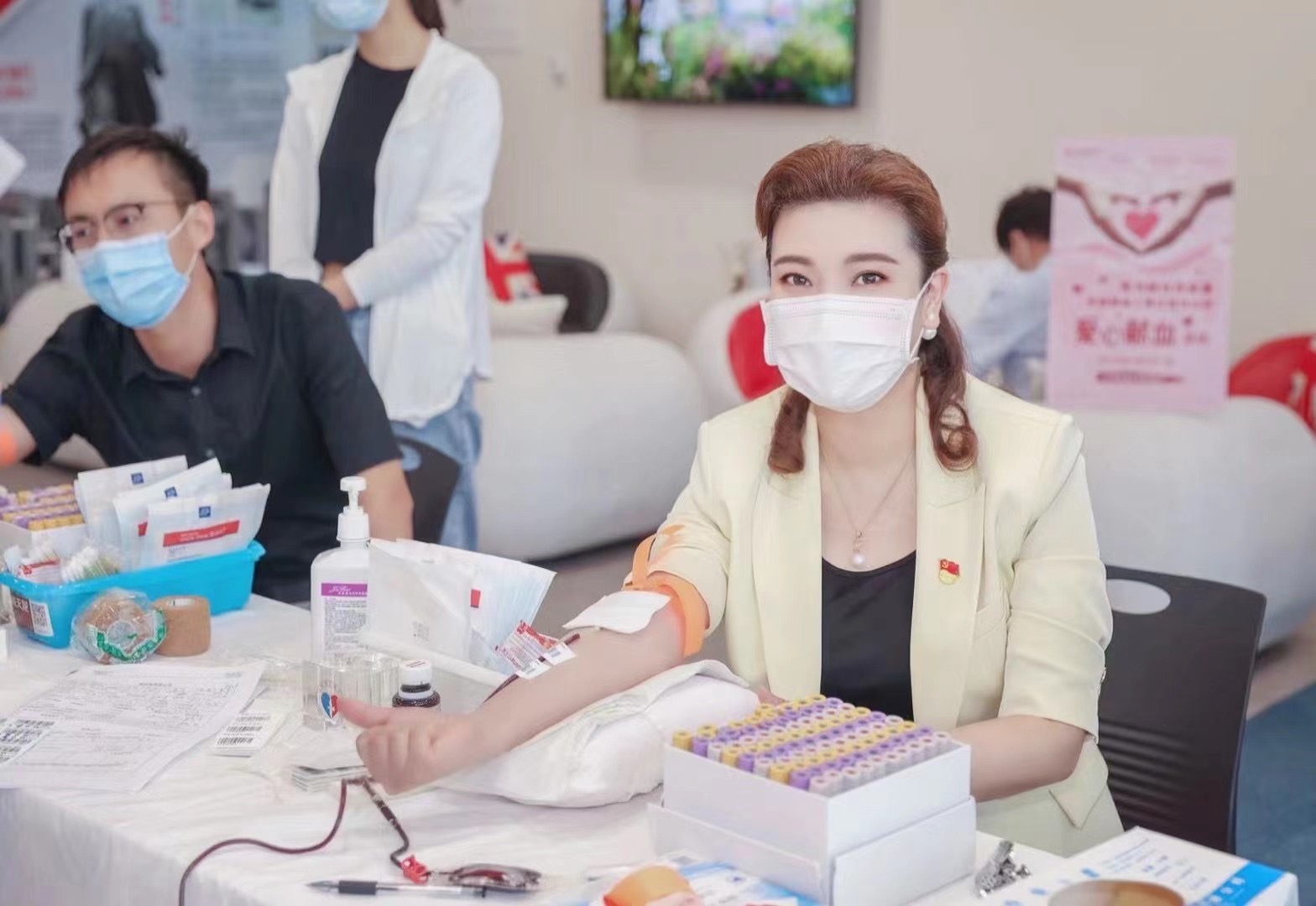 献血战"疫" 爱心传递——中信保诚人寿江苏分公司第一时间为南京血库献血