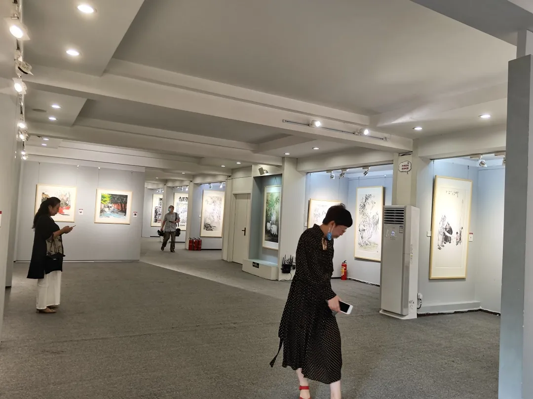 庆祝中国共产党成立100周年新都画院百幅美术作品展在成都开展