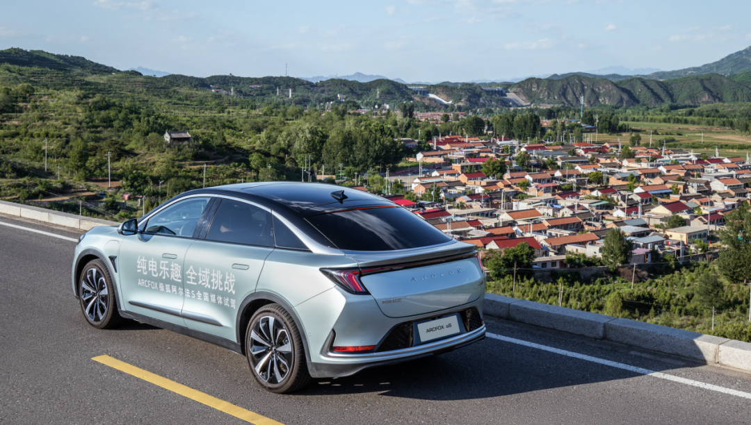 试驾|没有华为的极狐阿尔法S依旧比特斯拉强