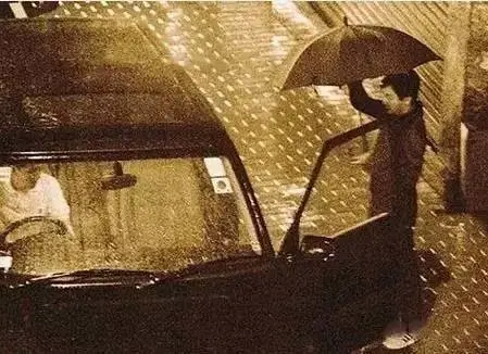 8张照片重温张国荣和唐鹤德的亲密时刻，爱情跨