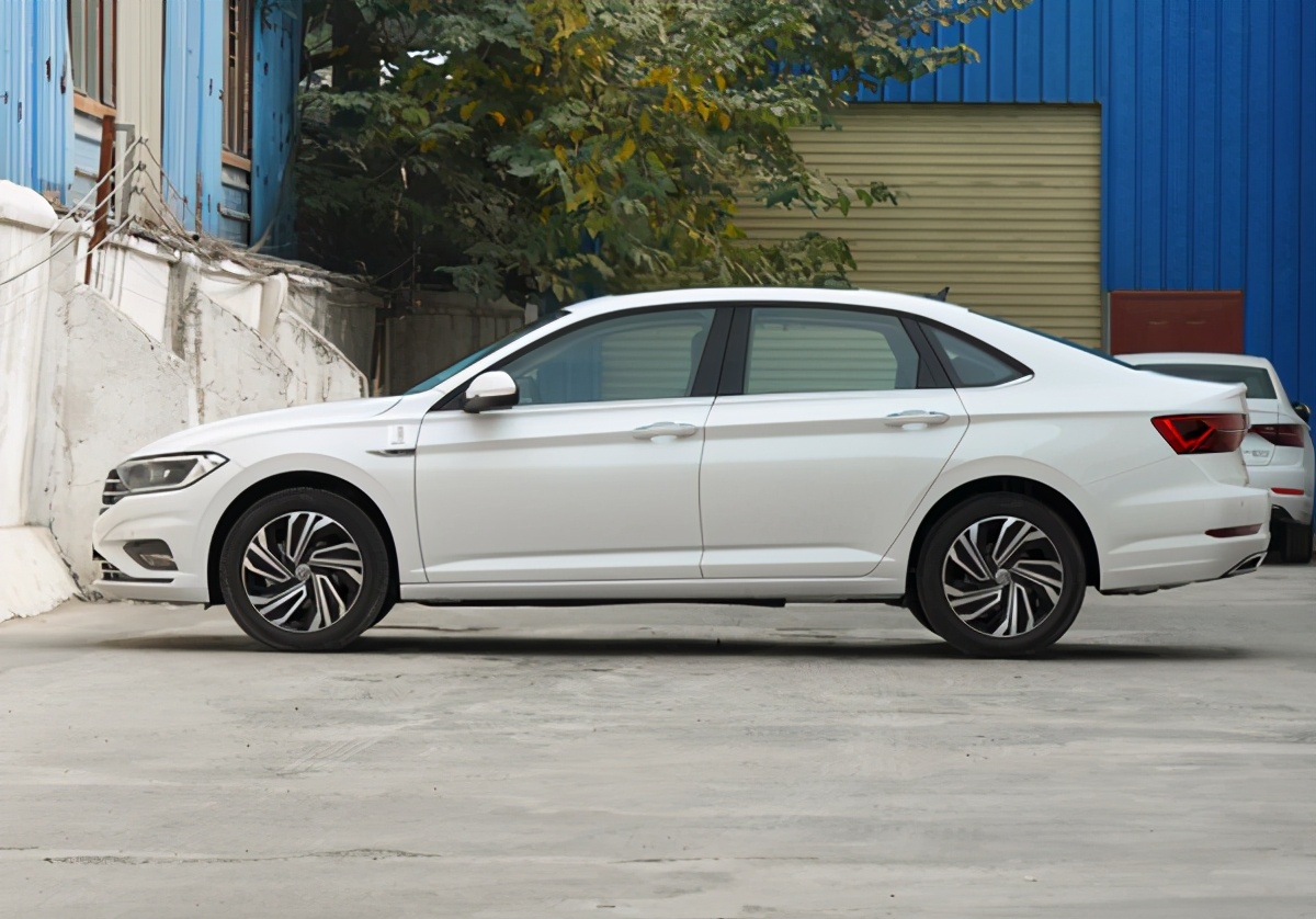 大众速腾，轴距2731mm，A+级家用轿车，15万你会选么