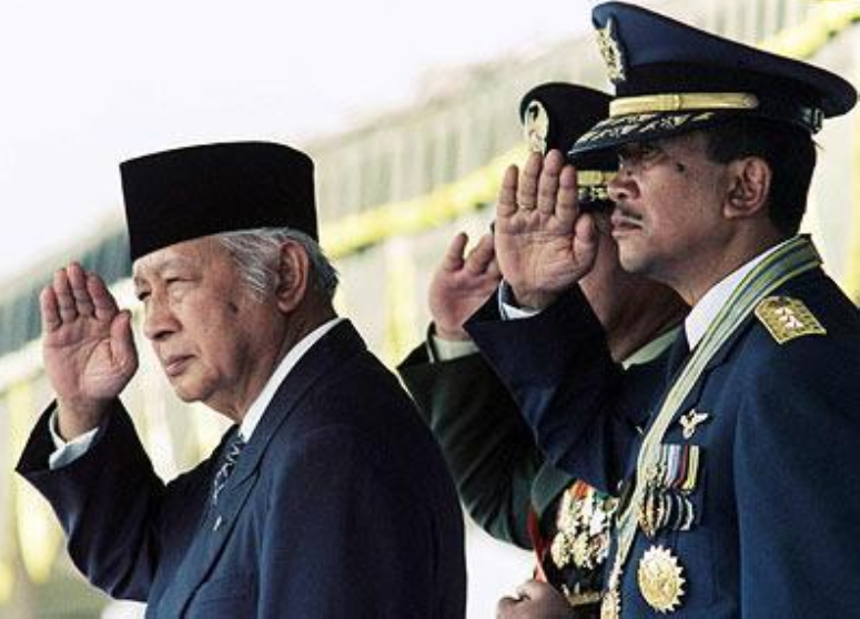 苏哈托：屠杀50多万华人，贪国家近75%钱财，却安享晚年