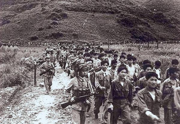 韩国老兵回忆：中国军队冲锋总是绕开村庄，明白原因后我当了逃兵