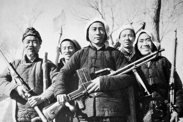 老百姓集体抢劫日军，日军居然还忍了，整个抗