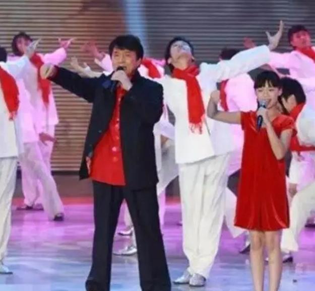 13岁\"华谊小公主\"王文，也疯狂追星，看