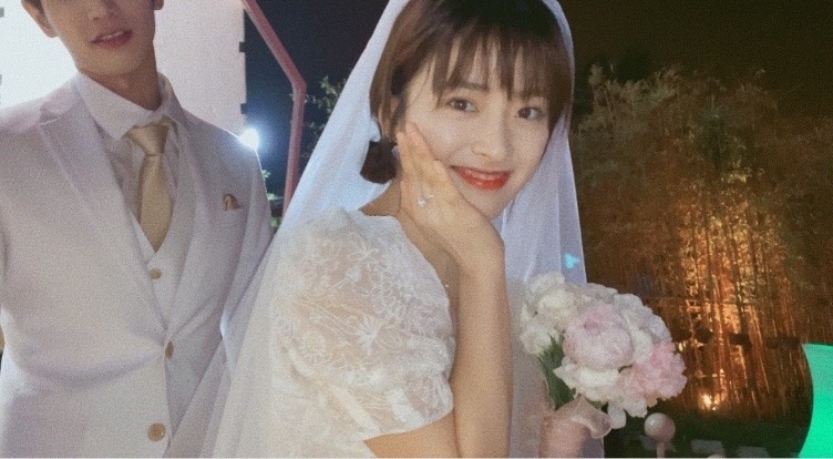 24岁沈月再次被拍！与孙宁面馆亲密喂食好甜蜜，已有5年深厚情