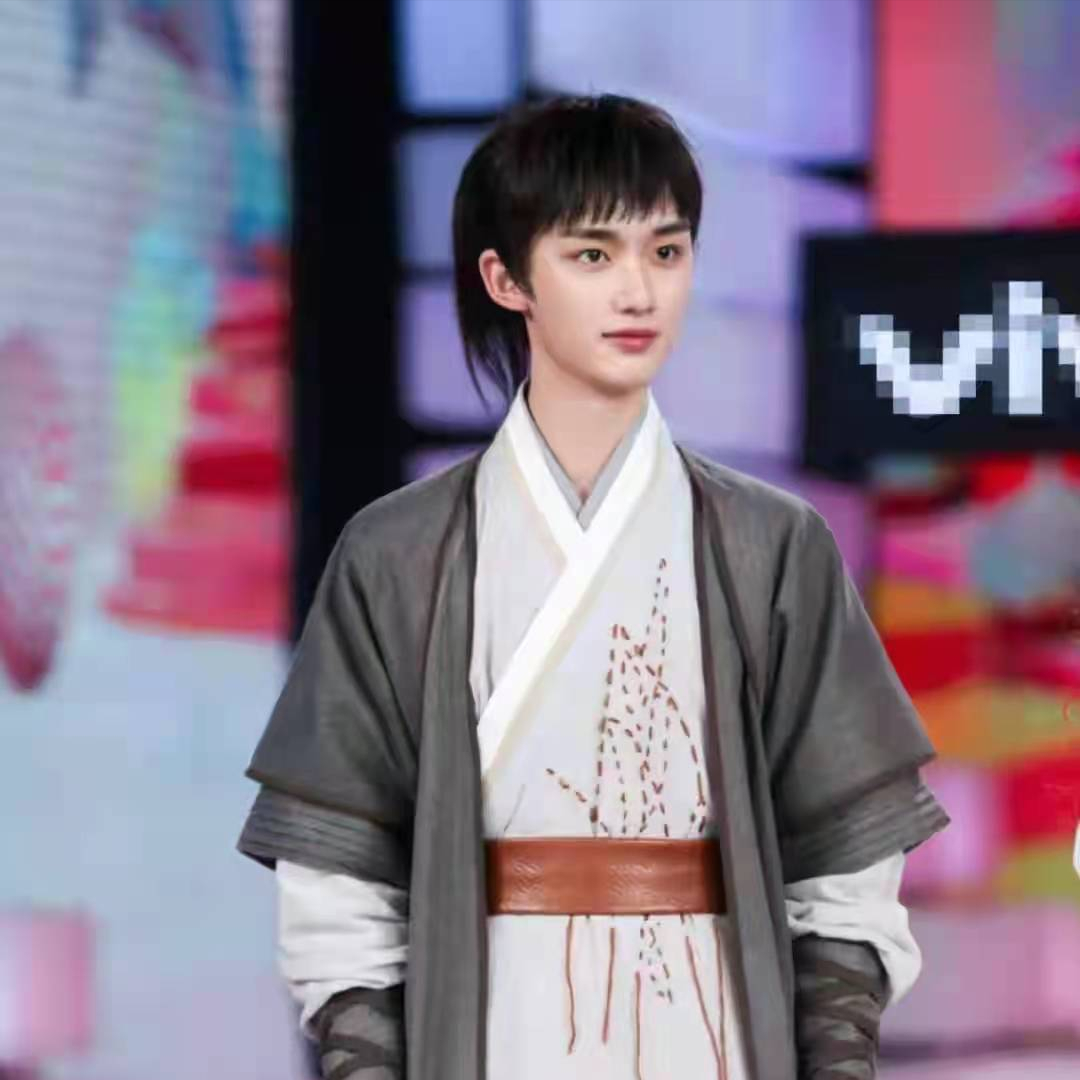 《快本》公布最新主持阵容，网友：该走的不走