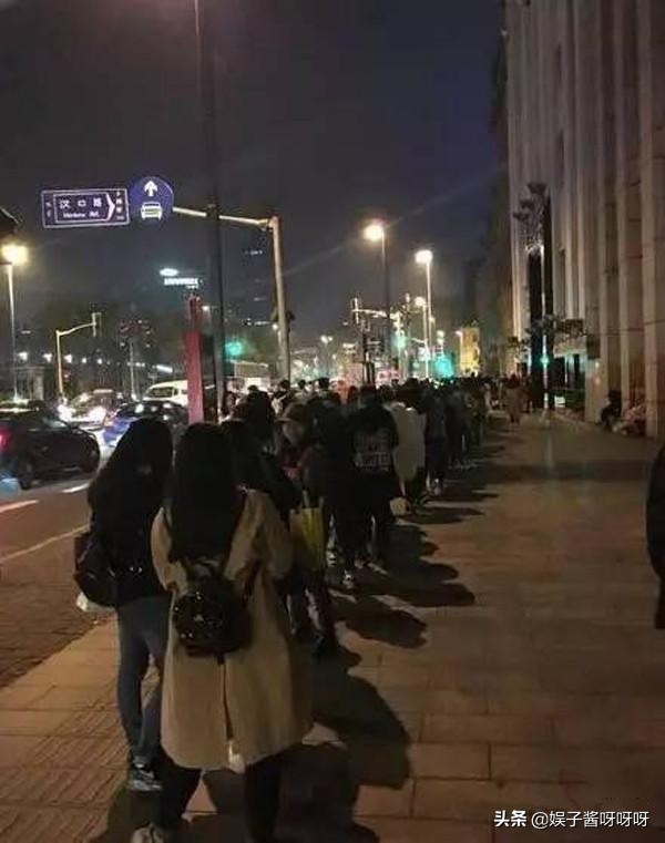 鹿晗关晓彤又现爆搜，相传月底将官宣分手，被曝原因出在关晓彤？