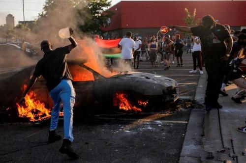 这是叙利亚战场画面？大家可能看错了，这是美