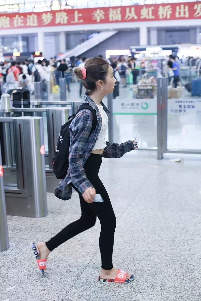 15歲多多身材發福變成熟，穿透視裙首次秀曲線，身高赶超172孫莉