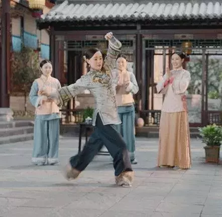胡杏儿:当年当上港姐也被骂,如今却逆袭成了时尚女王