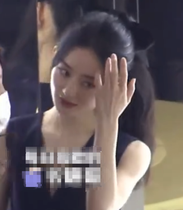 趙麗穎馮紹峰官宣離婚，聚少離多是主因，趙麗穎已清空恩愛過往