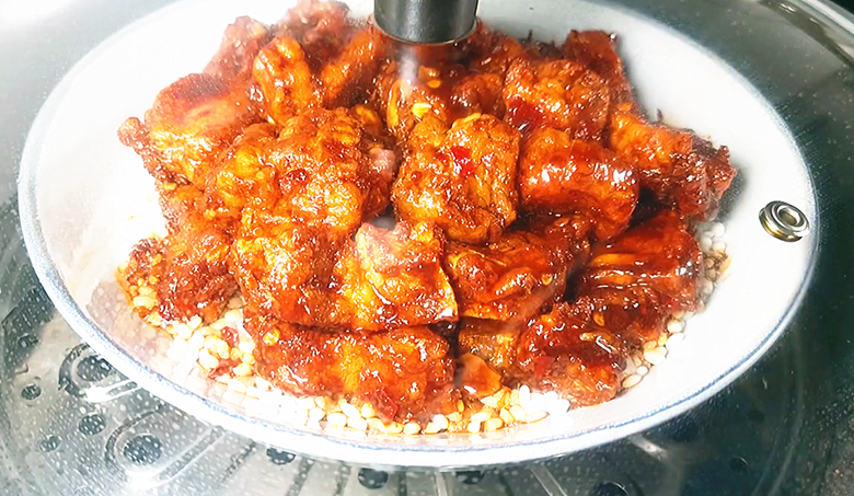 五花肉不要紅燒啦，淋2個雞蛋，你想不到的做法，每次上桌不夠吃