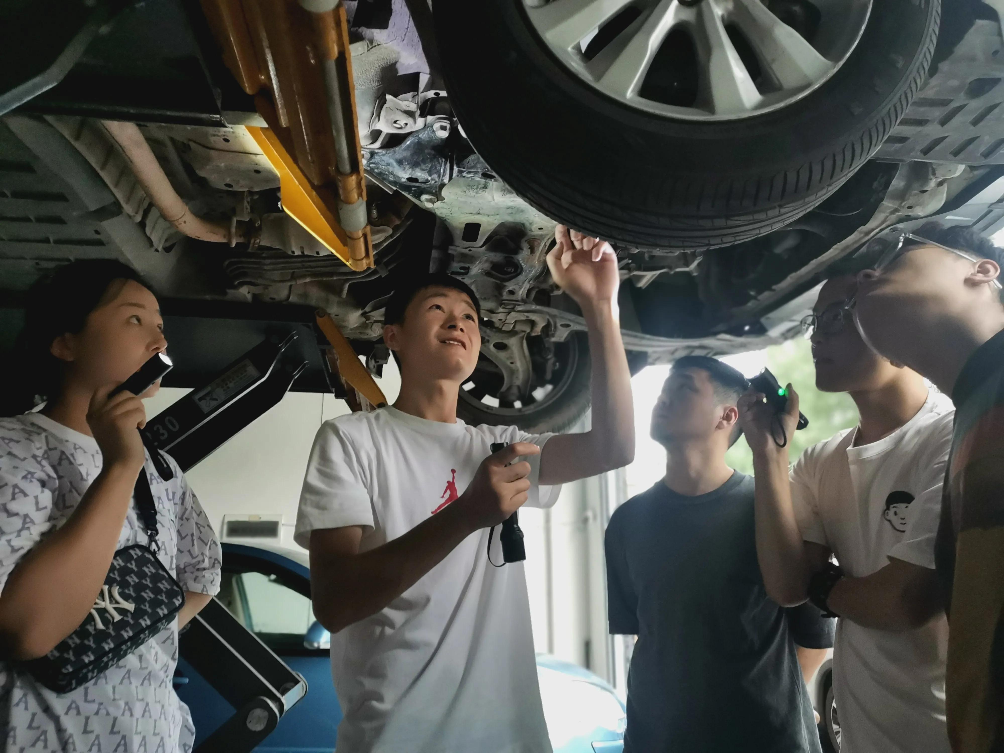 不虛此行！不僅可以學(xué)到驗車技術(shù)，還有深入市場考察交流的機會