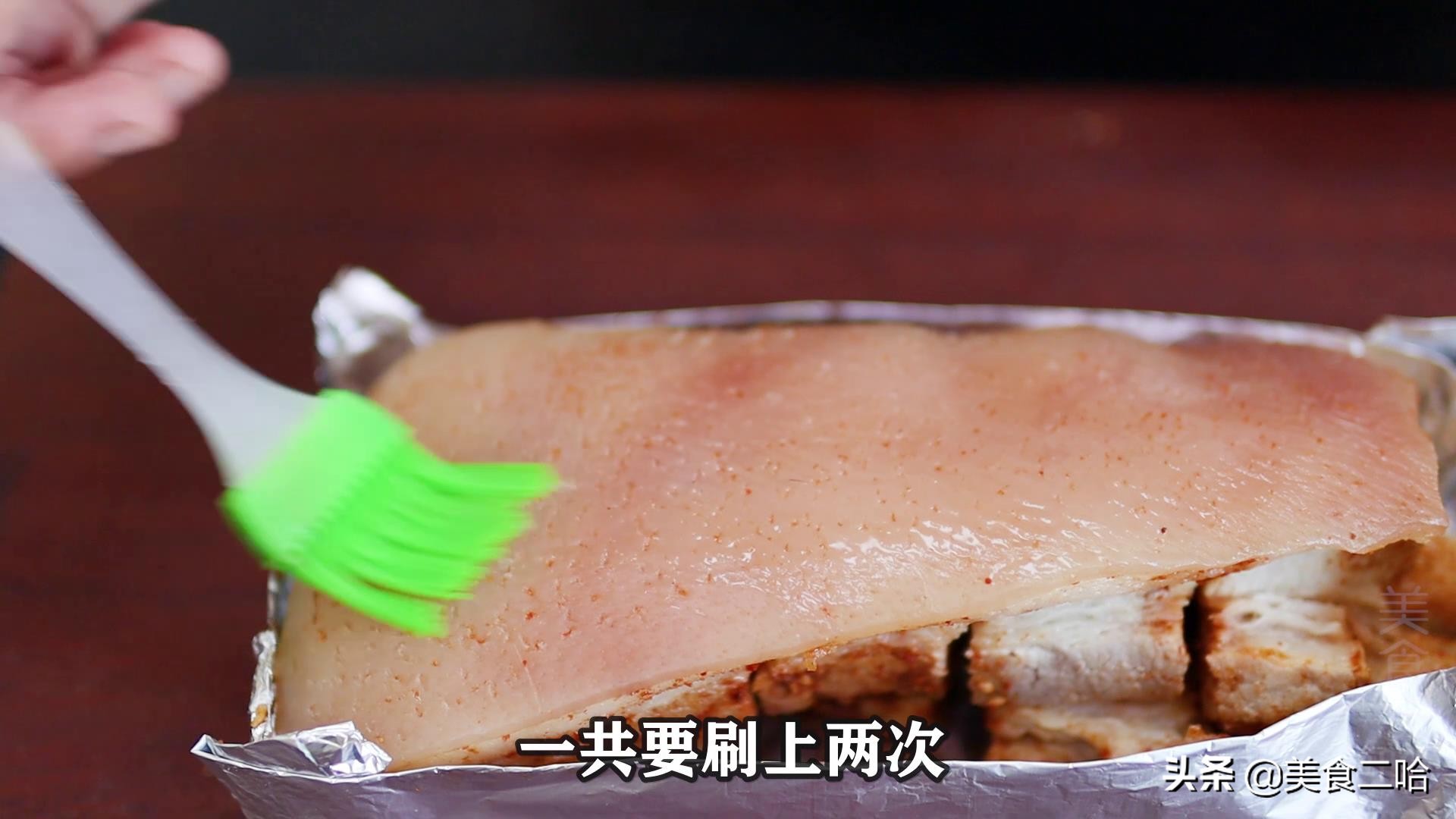 脆皮烤肉：原来烧烤店都是这么做的，酥香不油腻，配上啤酒超过瘾