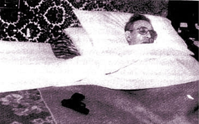 他走了，却留给阿尔巴尼亚百年来最大的谜团：阿总理谢胡自杀之谜