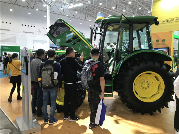 約翰迪爾2019經(jīng)銷商大會商品篇：國四柴油發(fā)動機、S760聯(lián)合收獲機即將到來