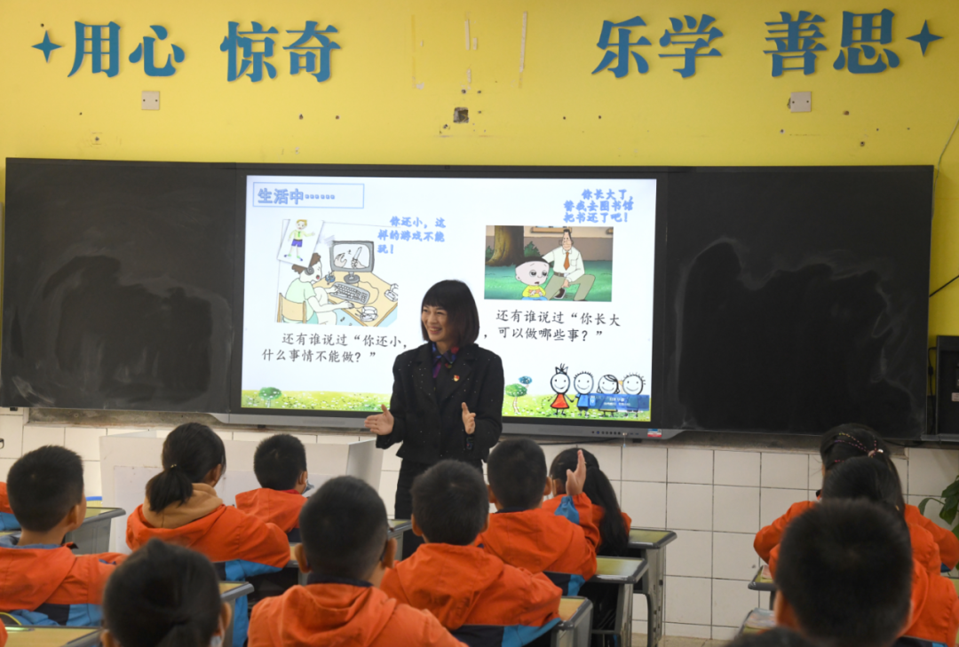 “三不老师”追梦记——访鹤城区人大代表周燕