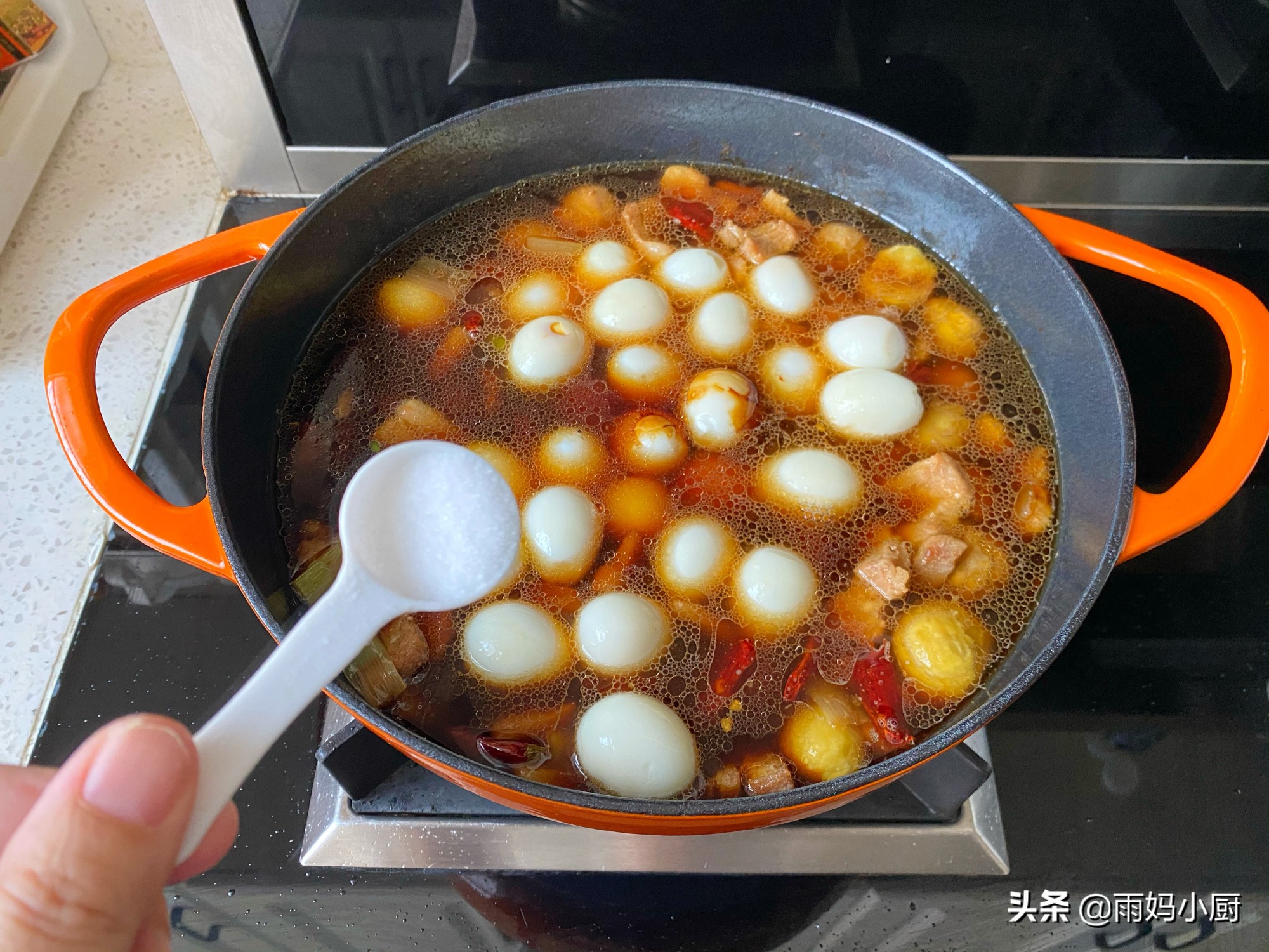 元旦团圆必做的炖菜，鲜香入味的五花肉炖鹌鹑蛋，美味滋补超下饭