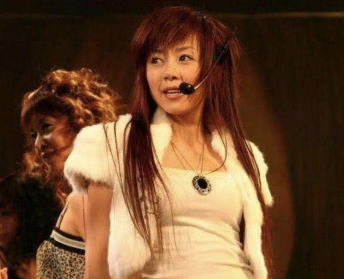 “最糊超女冠军”安又琪的毁灭史，和她背后的