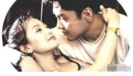 2000年，"香妃"刘丹被甩车外身亡，葬礼上哭到昏厥的"男友"怎样了
