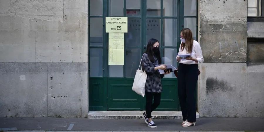 学习致人抑郁！| 上网课的法国大学生几乎“崩溃”，走上街头…