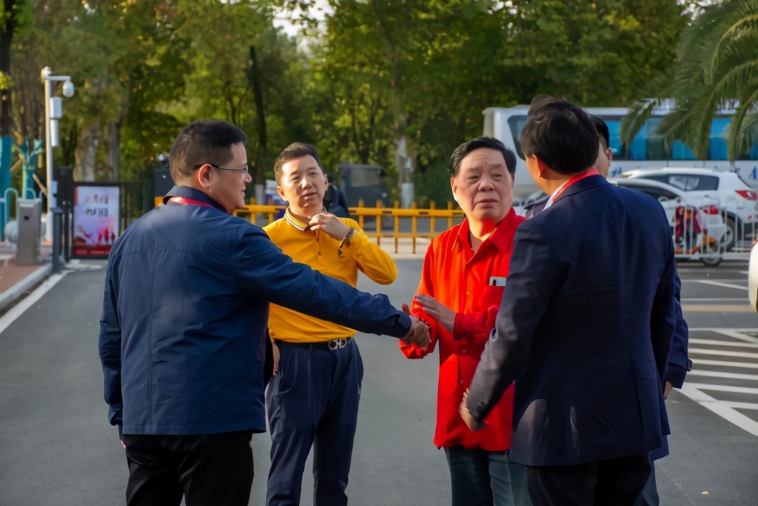 著名抗衰老专家程谦才一行莅临湖南医药中专指导讲学