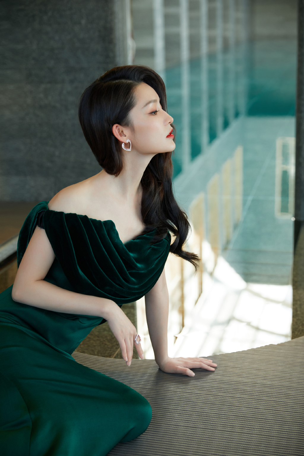 李沁的礼服，又又又翻车了